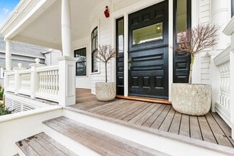 Building Photo - 32 Beacon St