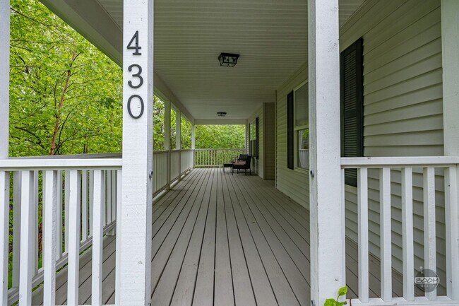 Building Photo - Charming Palmer Home!