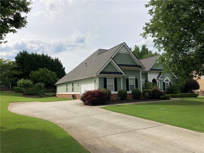 Building Photo - 3205 E Gate Dr