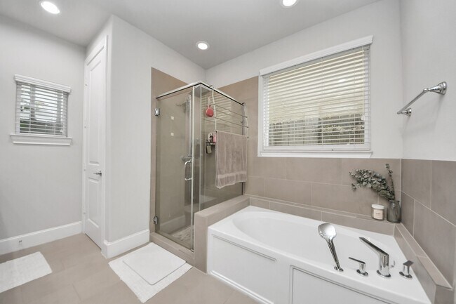 Building Photo - 9614 Riddlewood Ln