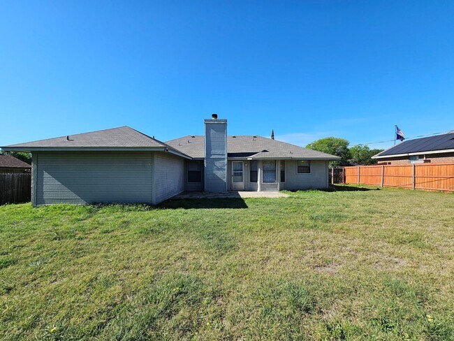 Building Photo - 1507 Nina Dr