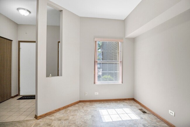 Building Photo - 951 Viewpoint Dr