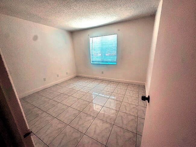 Building Photo - 14840 Naranja Lakes Blvd