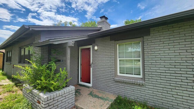 Primary Photo - 3701 NW 60th St