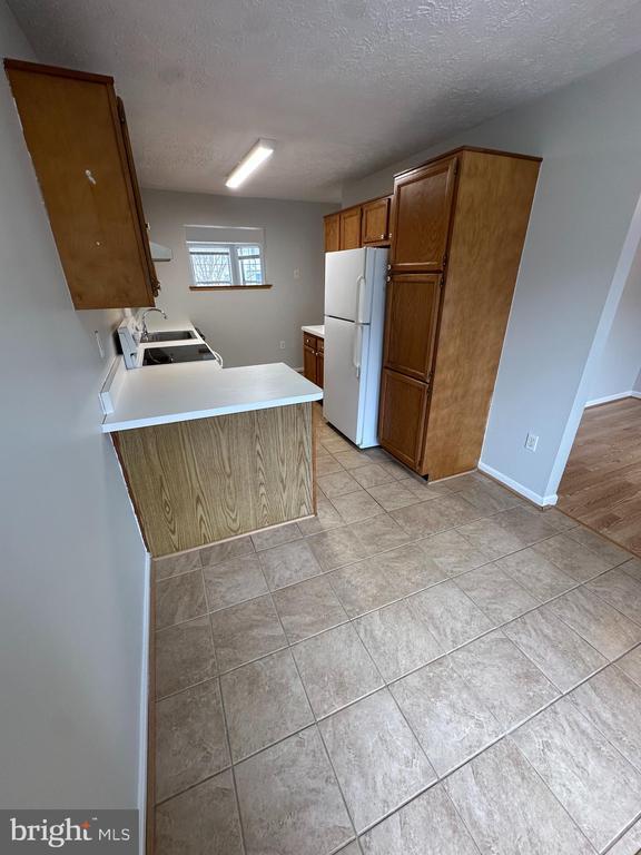 Building Photo - 104 Peridot Pl