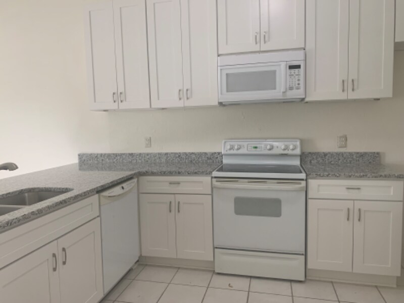 Building Photo - 5898 Sagunto St