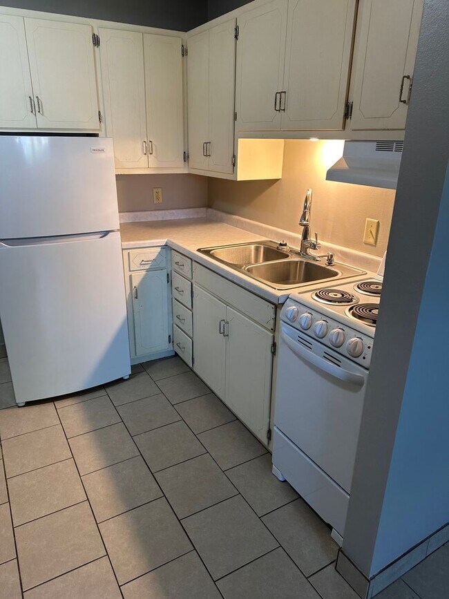 Building Photo - Two Bedroom Apartment with Detached Garage