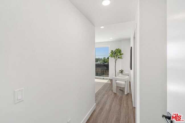 Building Photo - 6144 Whitsett Ave
