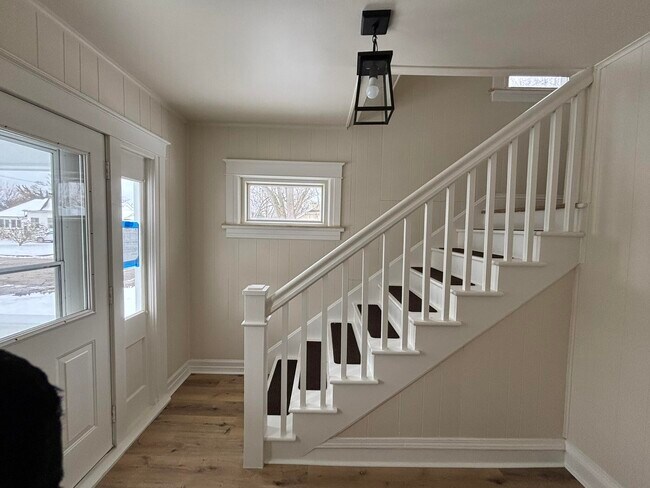 Building Photo - 428 Ideal St