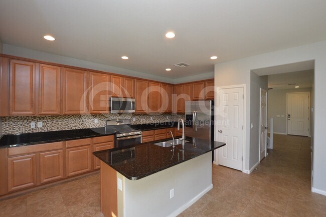 Building Photo - Layton Lakes! 2 story!