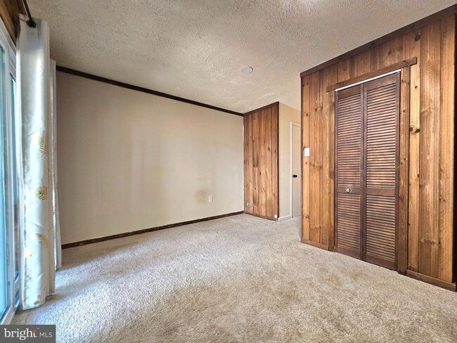 Building Photo - 8561 Southlawn Ct