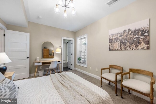 Building Photo - 323 S West St