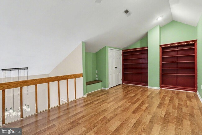 Building Photo - 910 Mountainview Dr