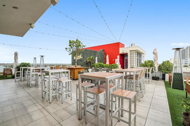 Building Photo - 777 N Ocean Dr