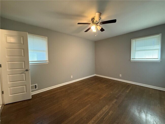 Building Photo - 1576 Carolyn Dr SW