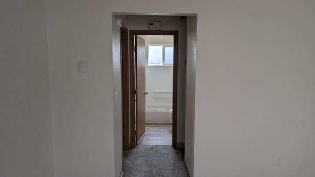 Building Photo - 926 N 95th St