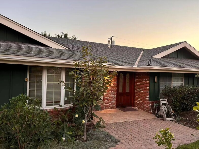 Building Photo - 848 E Northridge Ave