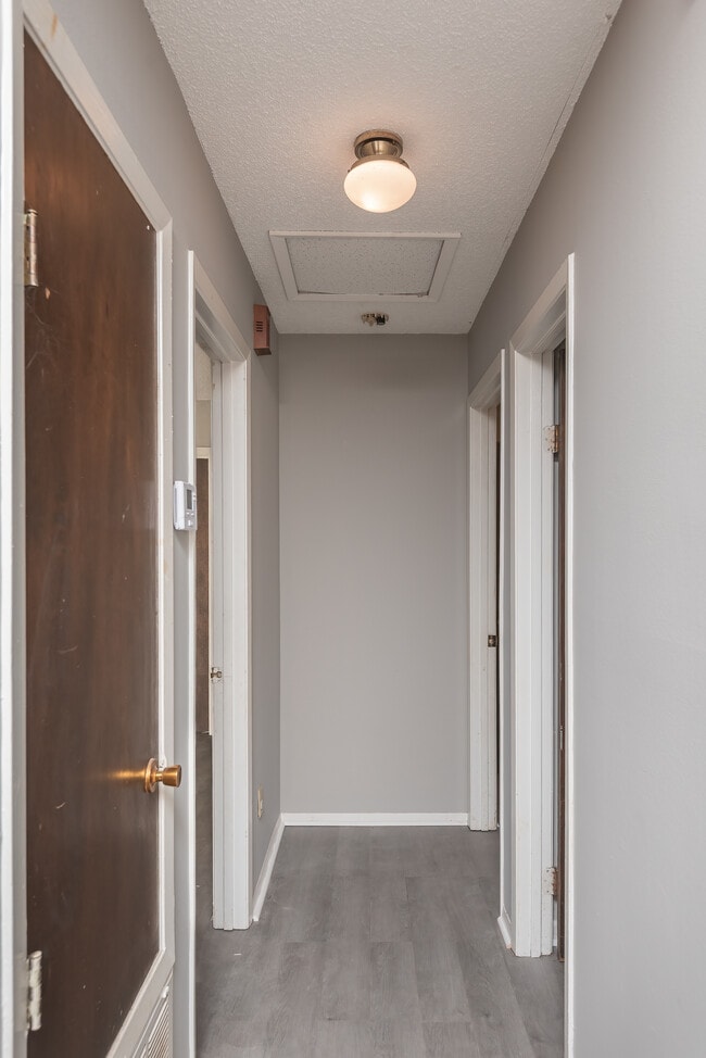 Building Photo - 5405 E Shore Dr