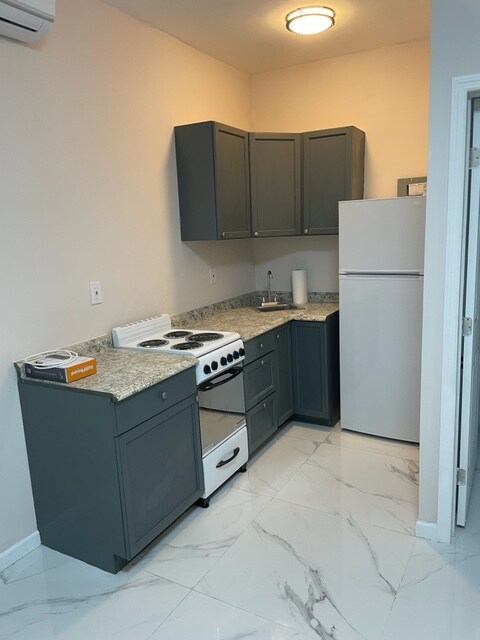 Building Photo - 1020 N 18th Ct