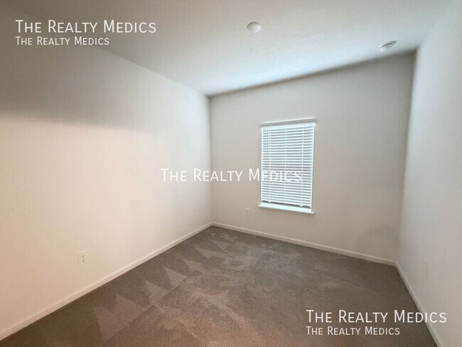 Building Photo - 6578 SW 89th Loop