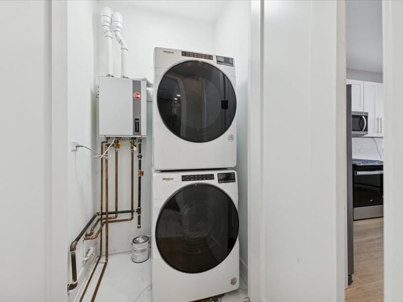 Building Photo - 2818 W Fletcher St