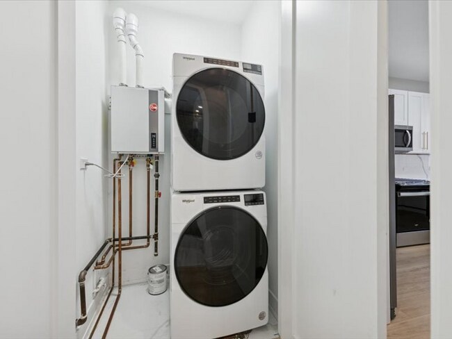 Building Photo - 2818 W Fletcher St