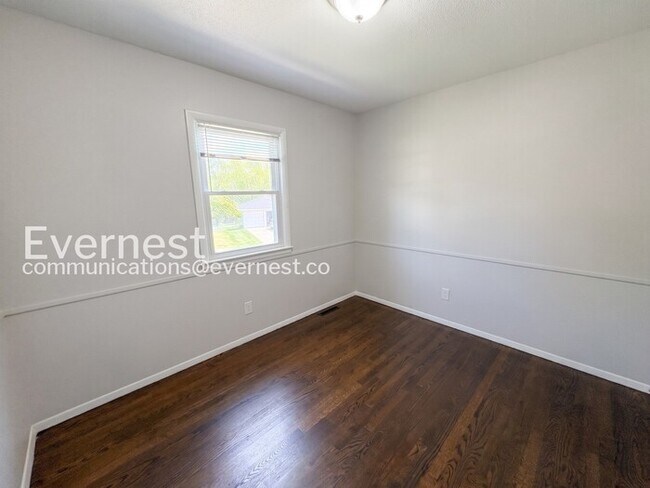 Building Photo - 3 Bed/1.5 Bath Home with Garage / Pet-Friendly / Coming Soon!