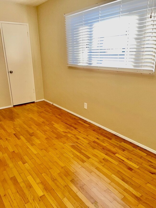 Building Photo - Gorgeous Hermosa Hills home with spacious ...