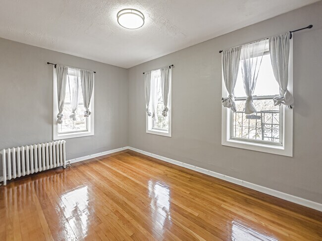 Building Photo - 758 Jersey Ave