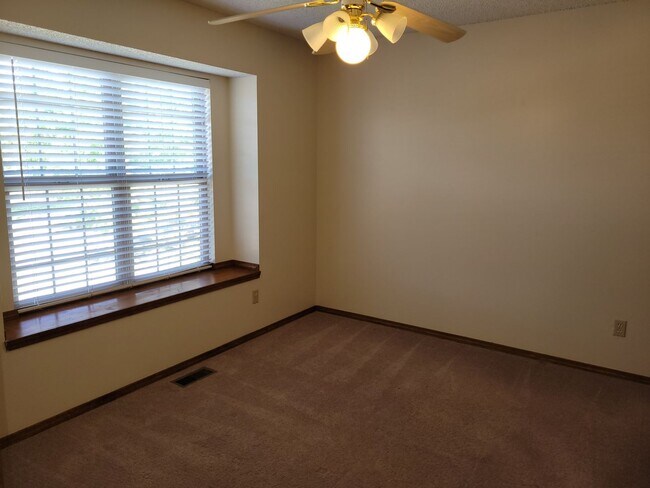 Building Photo - 8155 Tulip Tree Ct