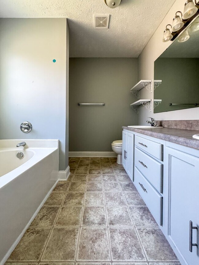 Building Photo - 584 S Buckeye Dr