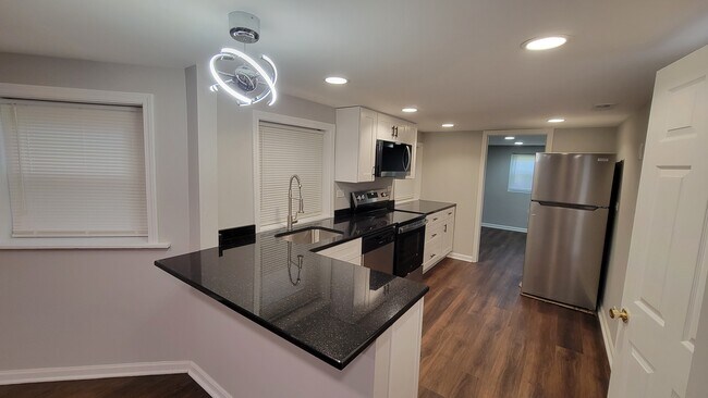 Building Photo - 5749 N Talman Ave