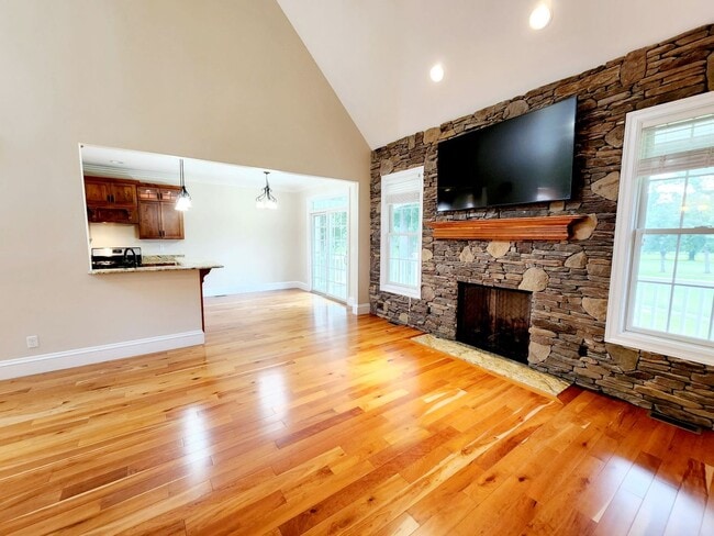 Building Photo - 5 bed/3.5 bath home on Lakeview Golf Resor...