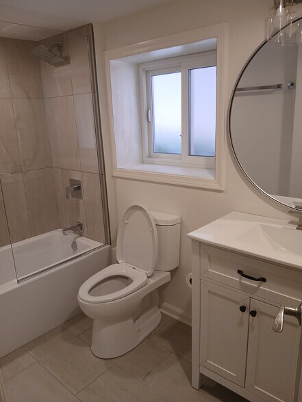 New bathroom - 2221 W Winnemac Ave