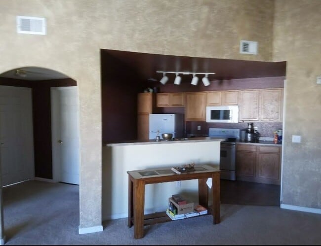 Building Photo - Nice 2 bed 2 bath near DIA in gated community