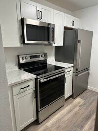 Building Photo - Newly Remodeled, 1 Bed/1 Bath Garage/Washer/Dryer
