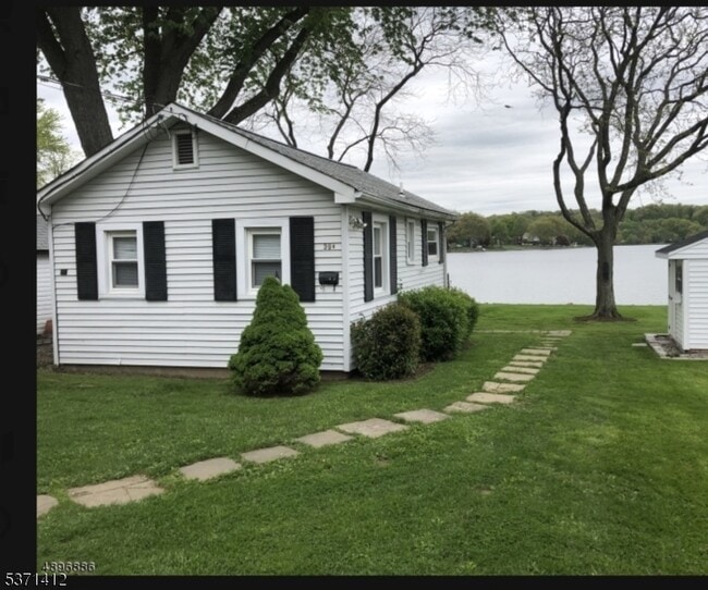 Primary Photo - 39 Dell Ave