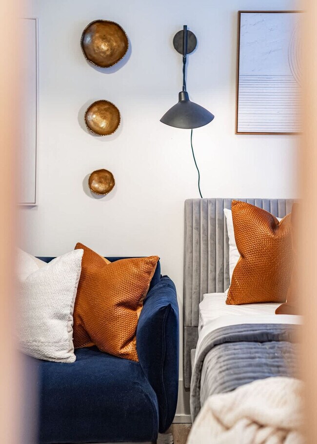 Building Photo - 3546 N Southport Ave