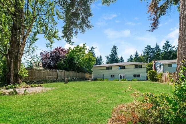 Building Photo - Comfort and Convenience Meet in This Burien Gem