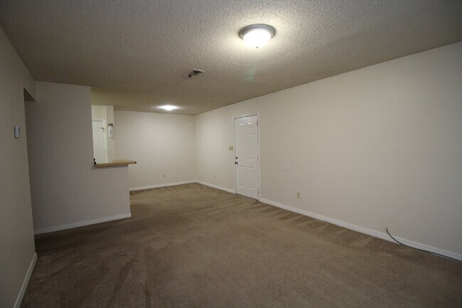 Building Photo - 2BR/2BA 1st-Floor Condo in West Pensacola ...
