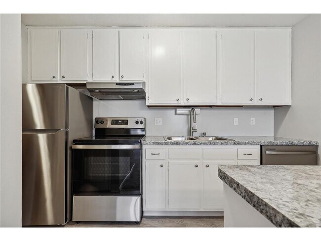Building Photo - 4029-4014 14th Ave S