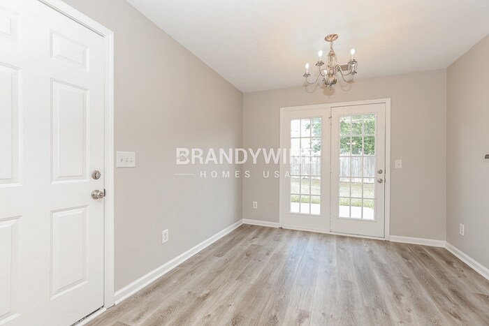 Building Photo - 701 Holland Ridge Dr