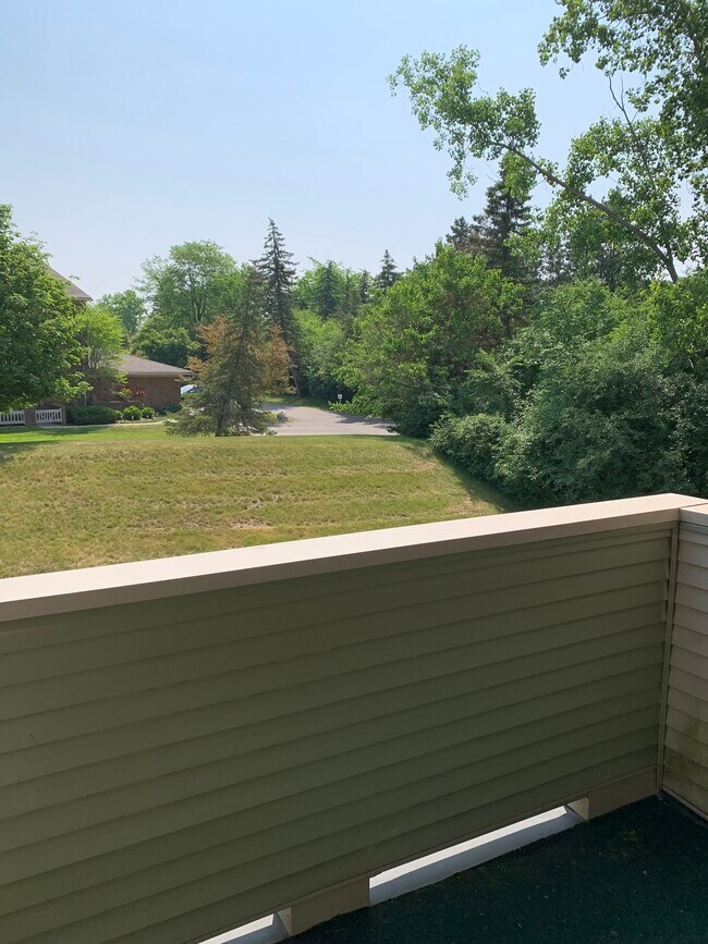 Deck - 6680 Ridgefield Cir