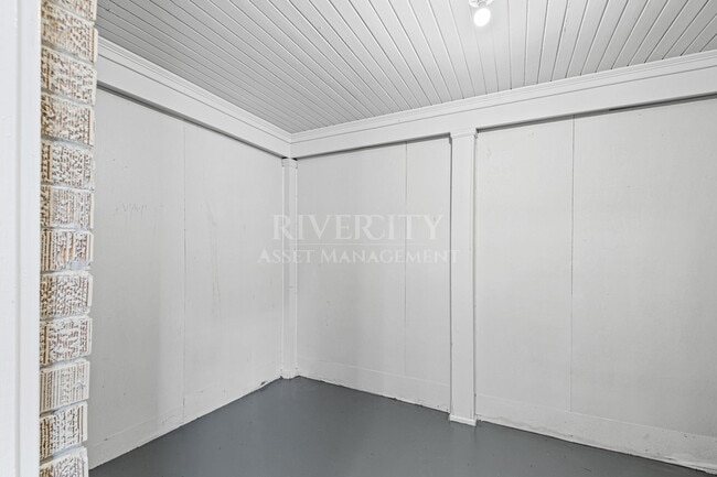 Building Photo - 1232 Vaughn Rd