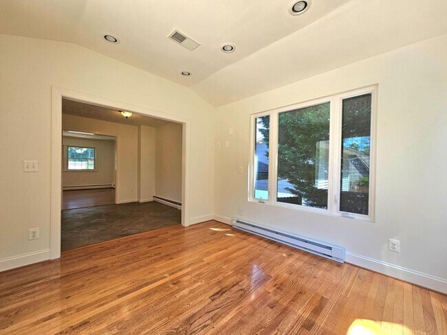 Building Photo - 4123 Glendale Rd