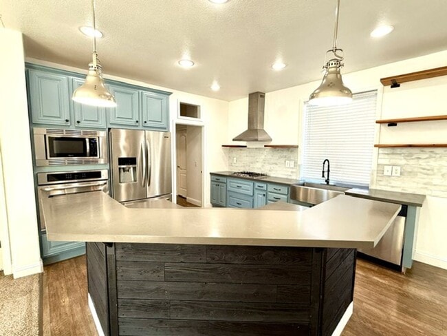 Building Photo - 3 Bedroom 2 Bath Home Available Soon!