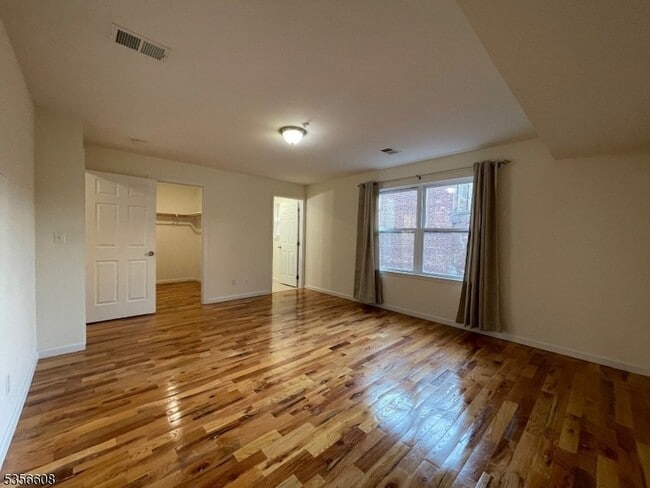 Building Photo - 283-285 Morris Avenue Unit