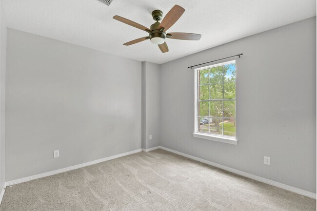 Building Photo - Charming 4-Bed in Clear Lake ISD – Move-In...