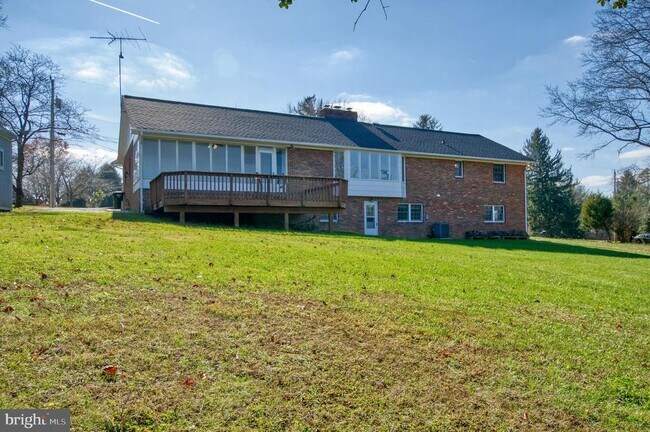 Building Photo - 36960 Glendale St