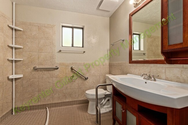 Building Photo - Beautiful Gilbert Home with Pool — Convenient Location & Modern Upgrades!